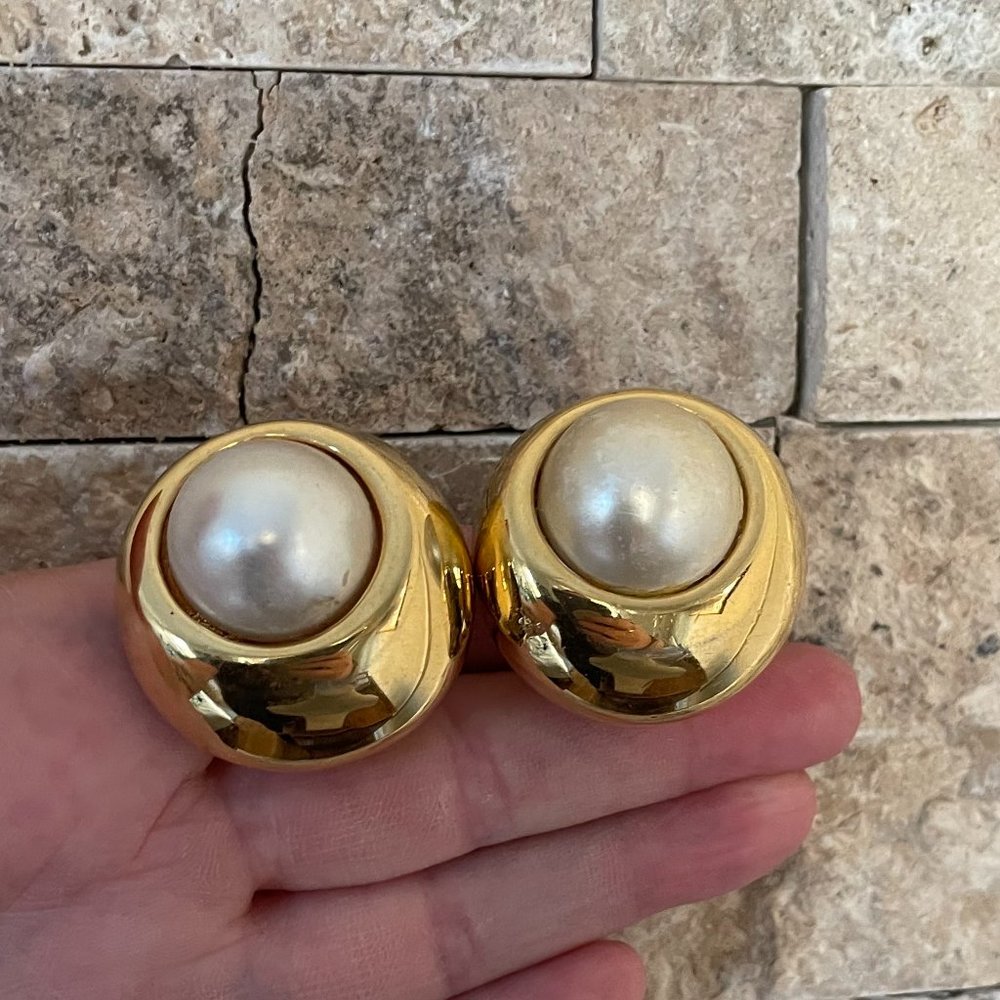 Vintage Gold Tone Faux Pearl Clip On Earrings
